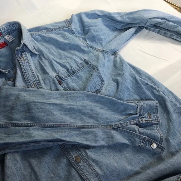 LEVIS XL LOOSE FIT DENIM LONG SLEEVES LIKE NEW​